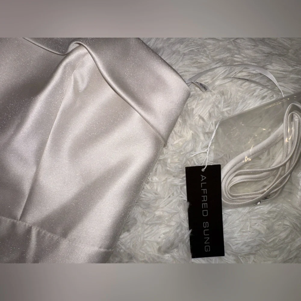 NEW Alfred Sung Strapless Ivory Satin Trumpet Gown SZ 6 - Picture 8 of 10